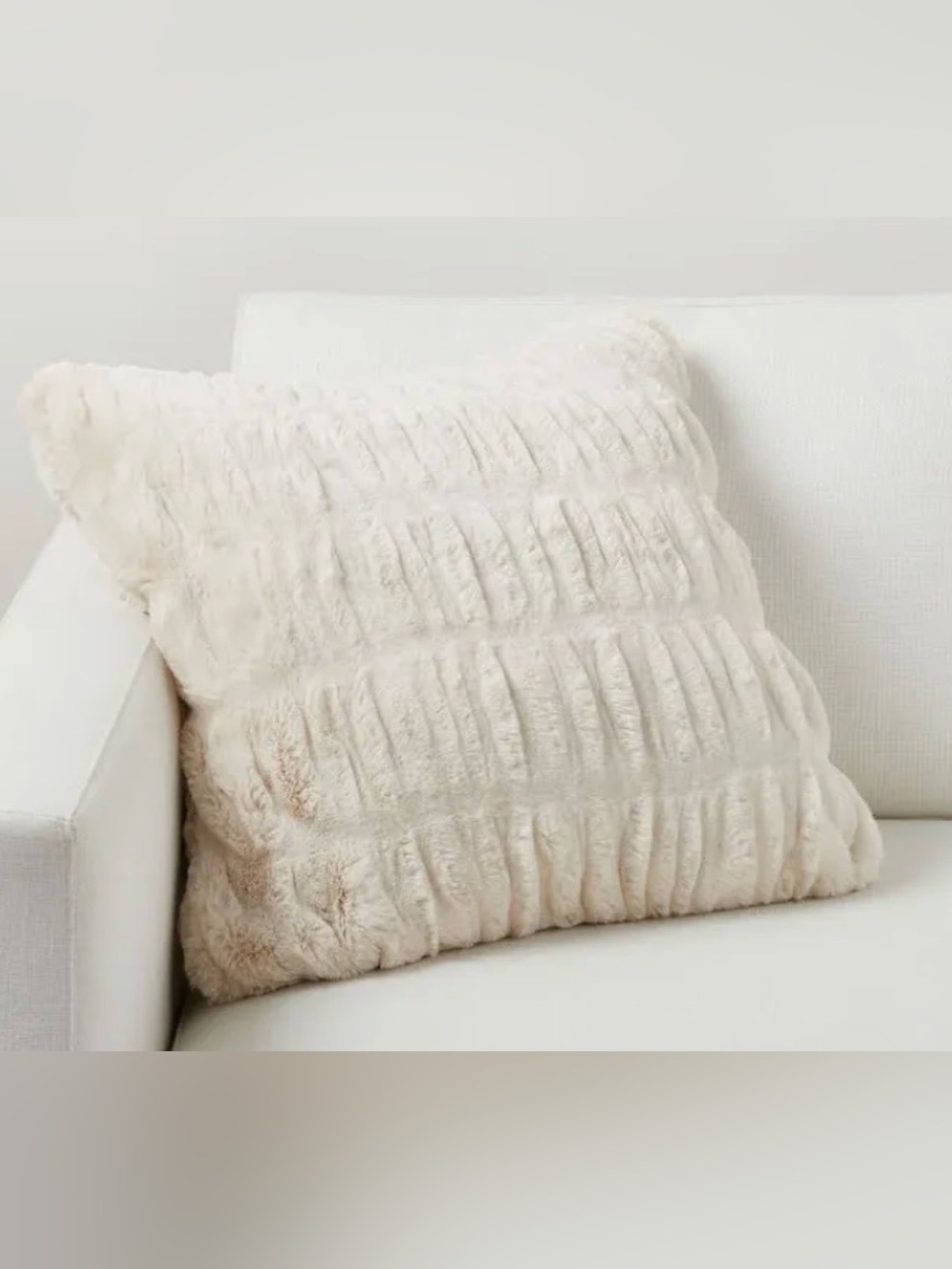 Pottery Barn Ribbed Faux Fur Throw Pillow Cover - Ivory ✨